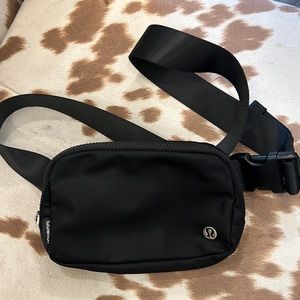 Lululemon Everywhere Belt Bag 1L